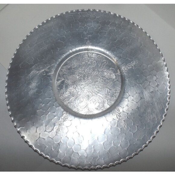 Designed Aluminum Round tray plate 12" floral bouquet pattern hammered Aluminum - Picture 1 of 4